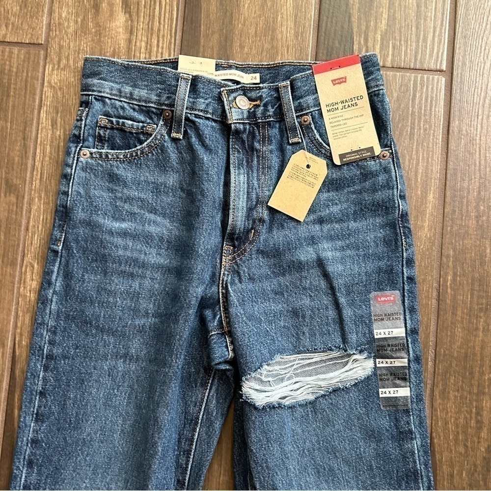 NWT Levi’s High Waisted Mom Jeans Distressed Sz 24 - Picture 4 of 11